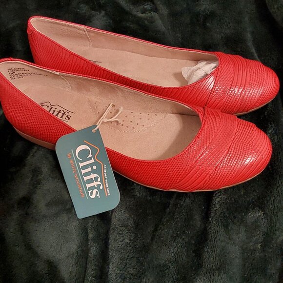 RED CLIFFS FLAT COMFORT SHOE, NEW WITH TAGS - Picture 15 of 16